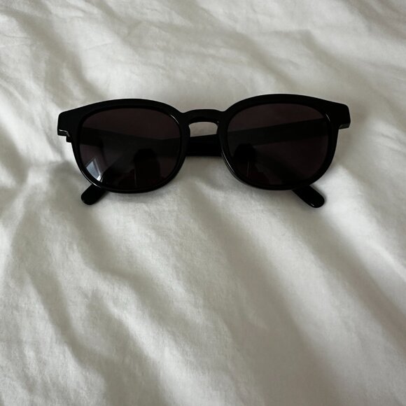 Salvatore Ferragamo SF866S Sunglasses with Original Case  display picture 2